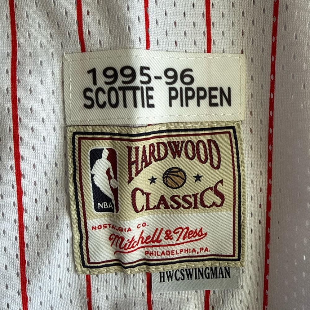 Men’s Mitchell & Ness Scottie Pippen #33 Chicago Bulls 1995-96 Jersey Sz 36 NWT - Picture 3 of 7